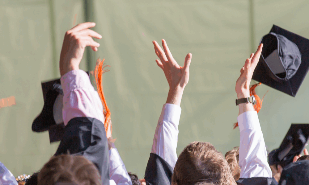 25 College Graduation Gifts Ideas That Every College Grad Will Love