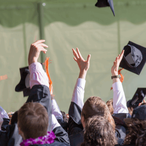 25 College Graduation Gifts Ideas That Every College Grad Will Love